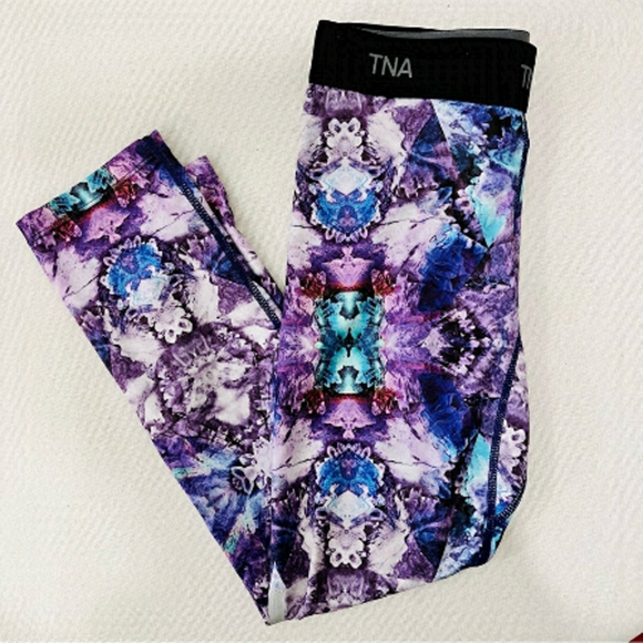 TNA Pants - Aritzia TNA Multi Colour Cropped Low Rise Space Dye Atmosphere Leggings XS
